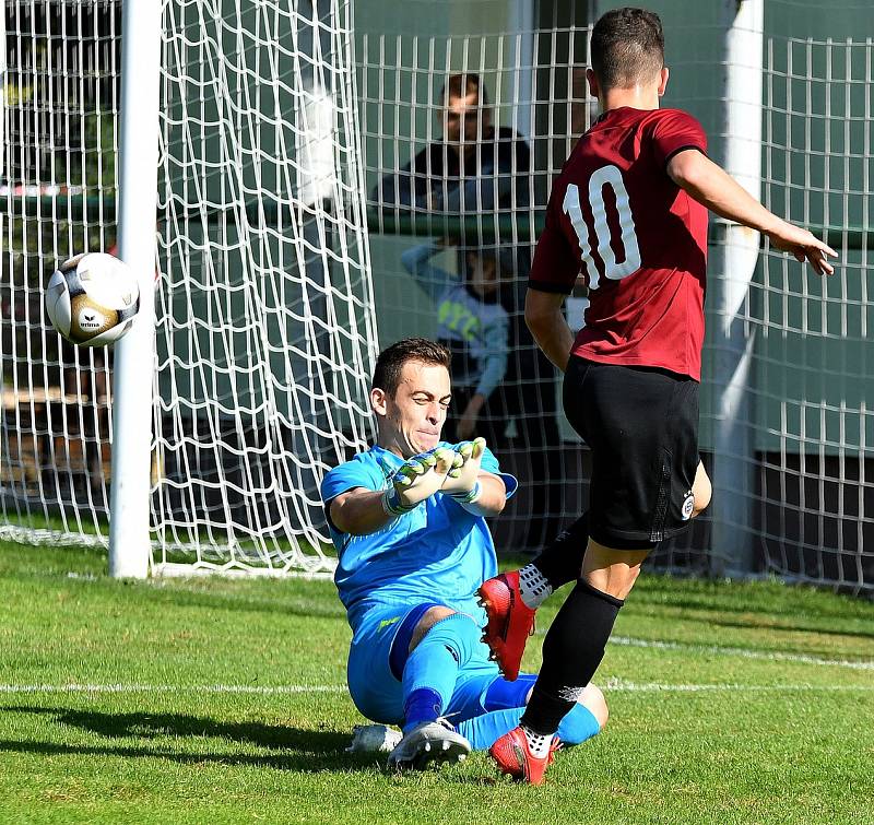 Béčko Sparty si odvezlo z lázeňského města vítězství 4:1, v třetiligové soutěži tak stále neztratilo ani bod.