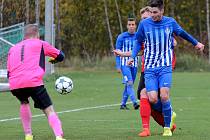 O další gólový rekord se postarali o víkendu fotbalisté FK Ostrov (v modrém), když výběr Citic (v červeném) porazili vysoko 14:0!