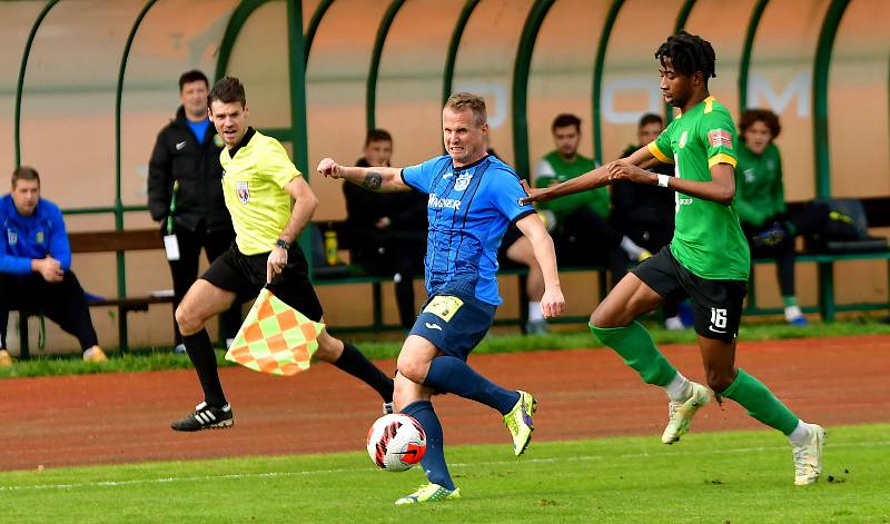 Fotbalisté Sokolova museli skousnout porážku 0:1 od Domažlic, kterou Chodům zařídil parádní trefou Jan zajíček.