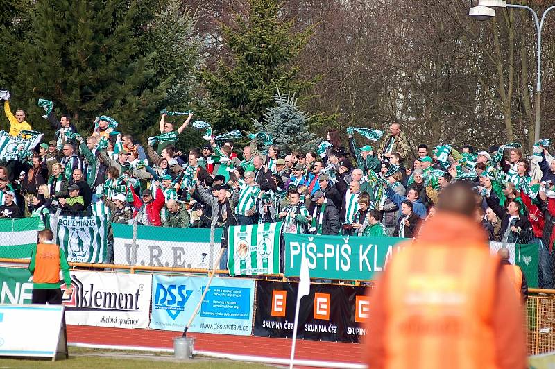 Sokolov se střetl s Bohemians na svém hřišti v rámci II. ligy v roce 2009, kdy prohrál 1:2. Na utkání si našlo cestu 2860 diváků.