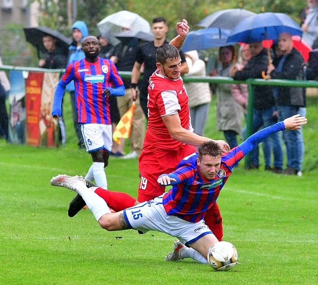 Západočeské derby přetavila v tříbodový zisk karlovarská Slavia, která porazila rezervu Viktorie Plzeň posilněnou o několik hráčů ligového A-týmu 1:0.