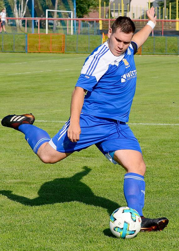 Vítězem krajského poháru mužů KKFS se stali po výhře 1:0, fotbalisté Nového Sedla (v červeném), kteří udolali nejdecký FK (v modrém).