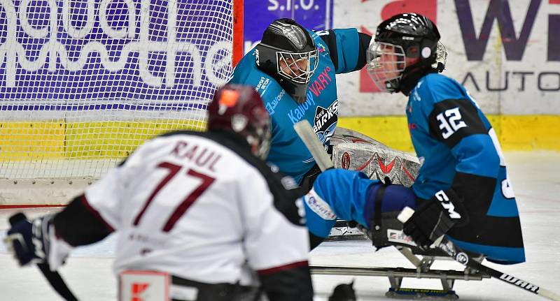 Para hokejisté SKV Sharks Karlovy Vary v souboji s pražskou Spartou urvali vysokou výhru 8:1.