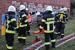 Simulované cvičení připravené pro jednotky profesionálních hasičů z Mariánských Lázní a Toužimi a jednotky dobrovolných hasičů obcí Teplá a Mnichov se konalo v obci Jankovice na Karlovarsku.