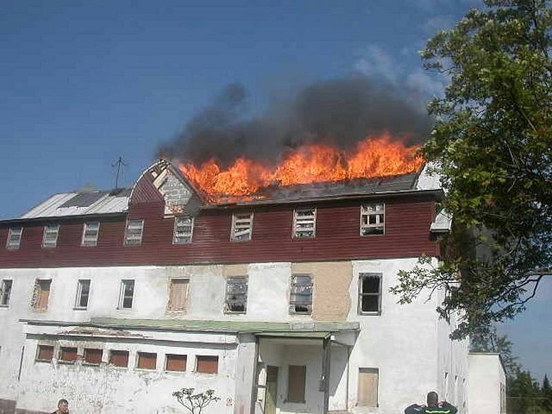Požár hornoblatenského hotelu Imperiál.