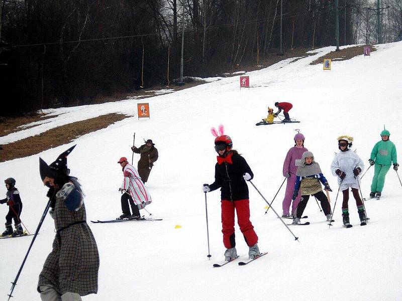 Maškarní na sjezdovce v Merklíně