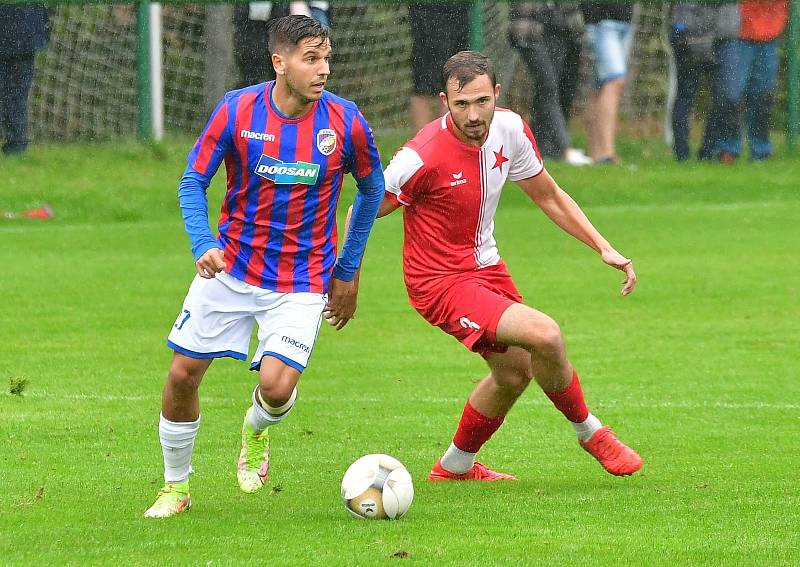 Západočeské derby přetavila v tříbodový zisk karlovarská Slavia, která porazila rezervu Viktorie Plzeň posilněnou o několik hráčů ligového A-týmu 1:0.