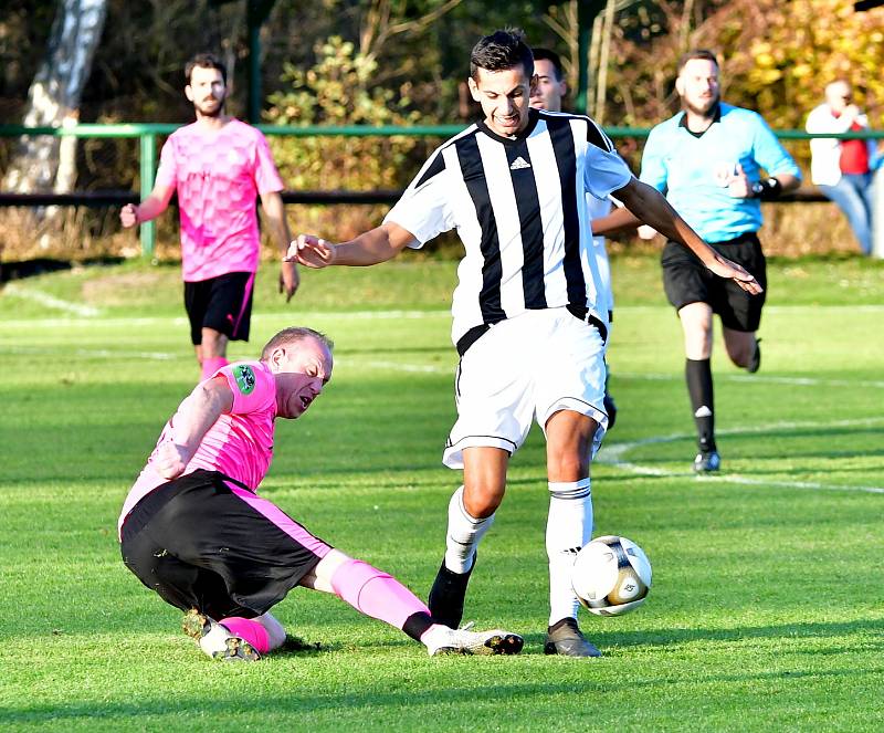 Fotbalisté Karlovy Vary-Dvory dosáhli v podzimní části již na sedmou výhru, když v dohrávce 6. kola I. A třídy porazili Skalnou 4:3.