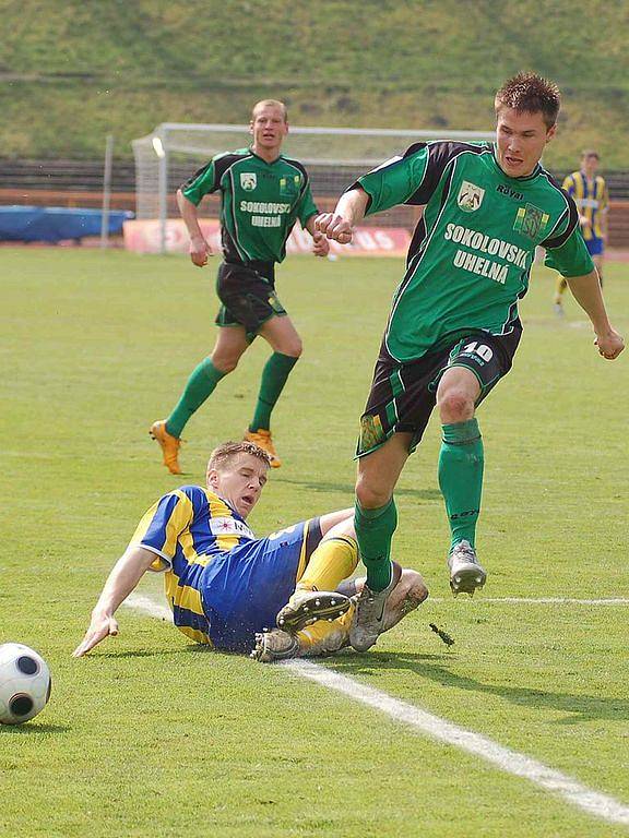 Utkání FK Baník Sokolov - SFC Opava 2:0. Útočník Jiří Mlika.