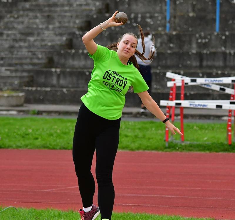 Karlovarské kontrolní závody uspořádal v týdnu na městském atletickém stadionu v lázeňském městě Triatlet Karlovy Vary.