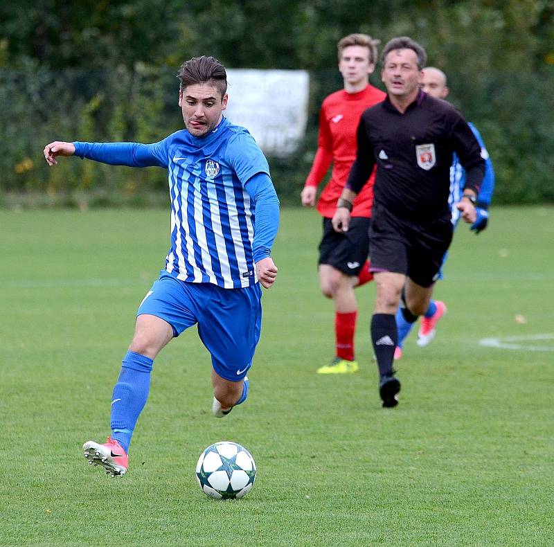 O další gólový rekord se postarali o víkendu fotbalisté FK Ostrov (v modrém), když výběr Citic (v červeném) porazili vysoko 14:0!