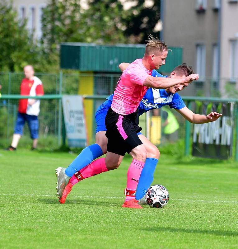 Cenný bod si připsala ve 4. kole krajské I. A třídě na konto rezerva FK Ostrov, která dosáhla v souboji s TJ Karlovy Vary-Dvory po výsledku 1:1 na bodový zisk.