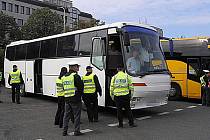 Policejní kontroly autobusů v Karlových Varech