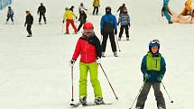 Jarní prázdniny začaly. Pocítil to také Skiareál Klínovec, kam zamířili lyžaři z plzeňských okresů.