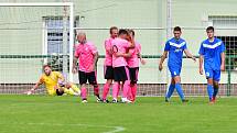 Cenný bod si připsala ve 4. kole krajské I. A třídě na konto rezerva FK Ostrov, která dosáhla v souboji s TJ Karlovy Vary-Dvory po výsledku 1:1 na bodový zisk.