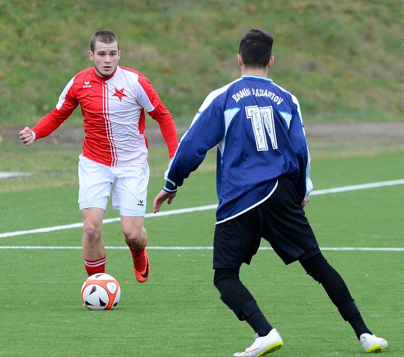 Rezerva karlovarské Slavie slavila vysokou výhru 7:1, když na drahovické umělce smázla výběr Habartova (v modrém).