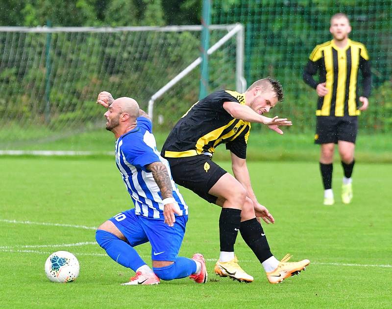 V nastaveném čase rozhodl brankou na 3:2 o výhře Březové v souboji s Ostrovem útočník David Vaněček.