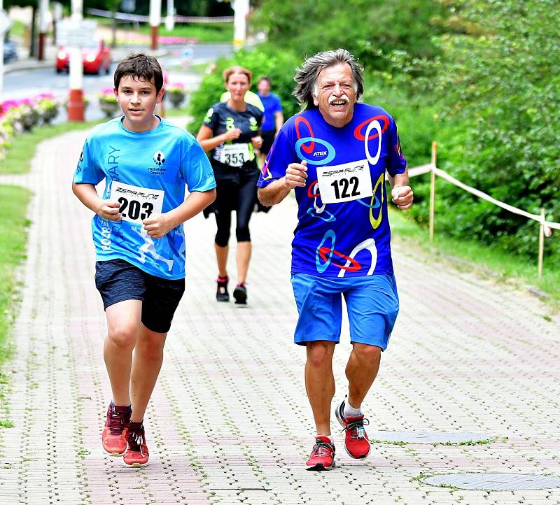 Náročná trasa  lázeňským centrem o délce 6,4 km čekala na 202 běžců, kteří se postavili na start osmého ročníku.