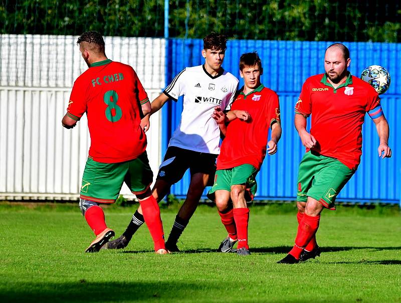 Nejdek (v bílém) si poradil na úvod s FC Cheb, slavil výhru 6:3.