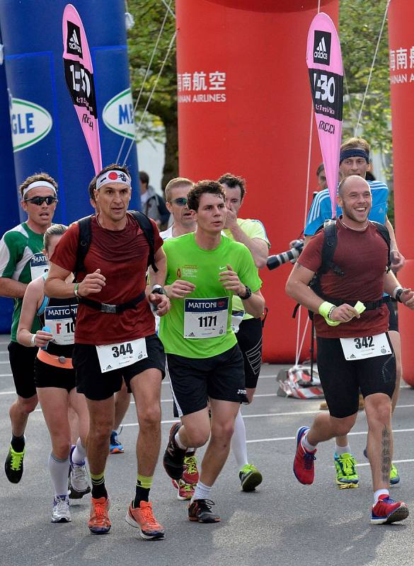 Pátý ročník Mattoni 1/2Maratonu Karlovy Vary ozdobily skvělé časy, když se nejrychlejšímu muži i ženě podařilo zaběhnout rekord závodu.