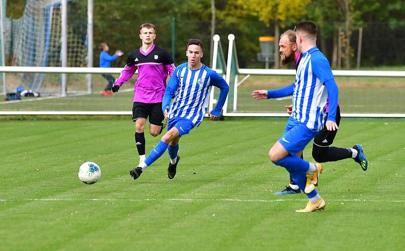 Ostrov zvládl důležitý souboj s Benešovem, vyhrál 3:0.