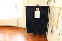 Odevzdat hlasy v parlamentních volbách přicházeli lidé také v obcích Hory a Stružná.