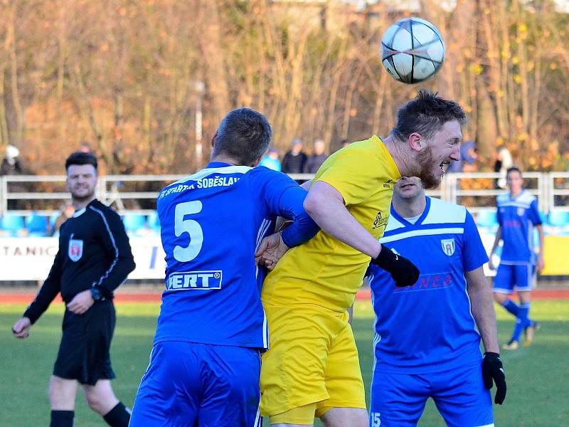 Důležitou výhru urvali hráči Mariánských Lázní (ve žlutém), kteří udolali Soběslav 4:3.