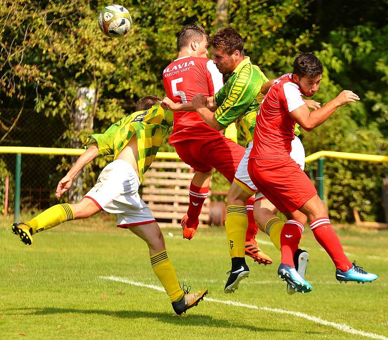 Gólovou přestřelku na dvorském stadionu nakonec ovládli v poměru 7:4 mladíci v trikotu béčka karlovarské Slavie, když přichystali první prohru týmu Trstěnic.