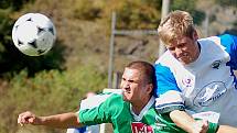V 85. minutě ukončil hlavní rozhodčí Petr Fiala utkání Vojkovic (v bílomodrém) a Slavie Junior (v zeleném) kvůli bezpečí hráčů a rozhodčího. V té chvíli Slavia vedla po brankách Danče a Moallaeva 2:0