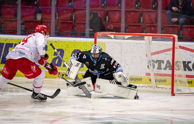 HC Energie Karlovy Vary – HC Oceláři Třinec 4:5 (2:4, 2:0, 0:1).