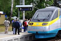 SC PENDOLINO bude jezdit jednou týdně v sobotu na trase Bohumín - Františkovy Lázně. Snímek je z předváděcí jízdy tohoto vlaku, kdy se zastavil také v Mariánských Lázních. 
