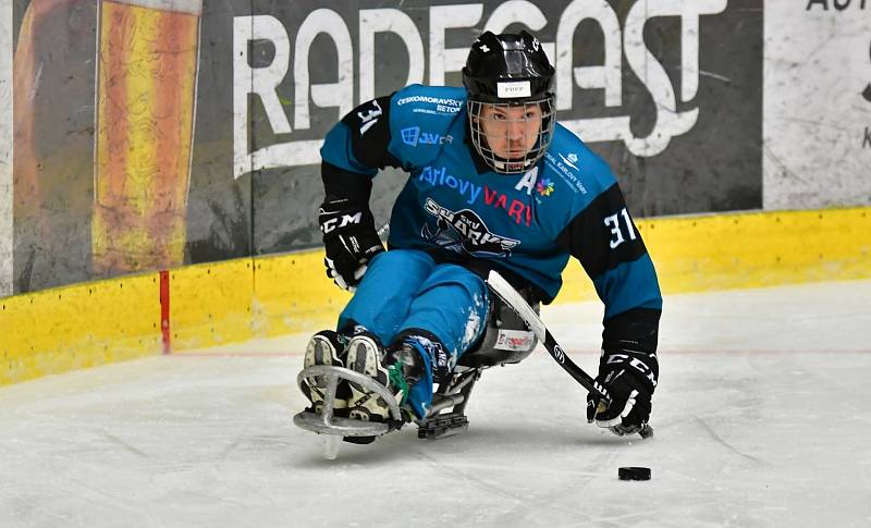 Para hokejisté SKV Sharks Karlovy Vary v souboji s pražskou Spartou urvali vysokou výhru 8:1.