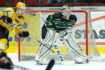 Hokejisté HC Energie (v zeleném) hostili Vsetín.