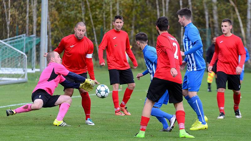 O další gólový rekord se postarali o víkendu fotbalisté FK Ostrov (v modrém), když výběr Citic (v červeném) porazili vysoko 14:0!