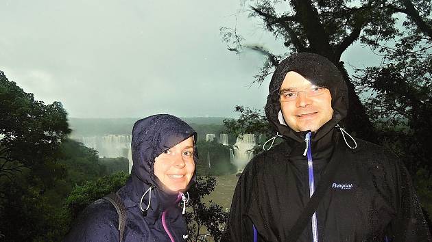Cestovatelé si rozhodně nemohli nechat ujít návštěvu největších světových vodopádů Iguacu. Foceno z brazilské strany. 