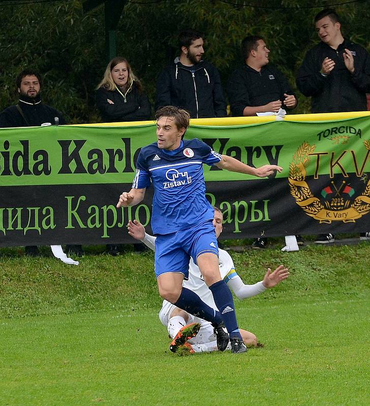 Krajské divizní derby nevyšlo hráčům Mariánských Lázní (v bílém) podle jejich představ, když museli skousnout potupnou prohru 0:6.