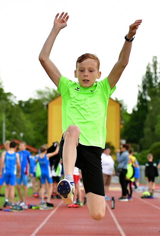 Atletický stadion v Ostrově  patřil mistrovství Karlovarského kraje mladšího žactva ve vícebojích a také 1. kolu OMD mladšího žactva, závodů se zúčastnilo devětapadesát atletů.