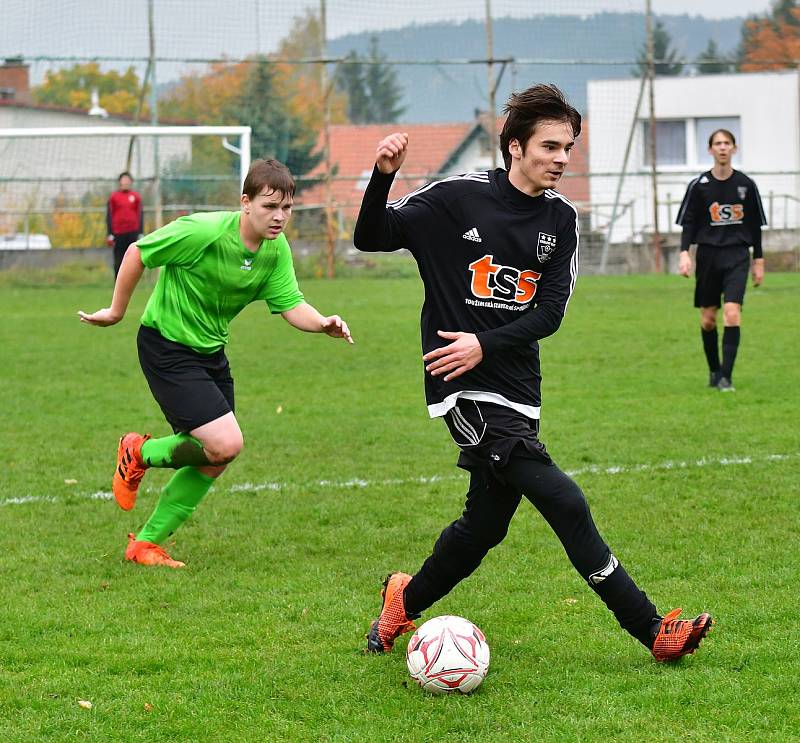 V derby se Sedlecem uhrály Dalovice (v zeleném) nerozhodný výsledek 1:1, když poté neuspěly penaltovém rozstřelu.