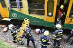 U Karlových Varů se čelně střetly dva vlaky. Na místě jsou oběti i desítky zraněných.