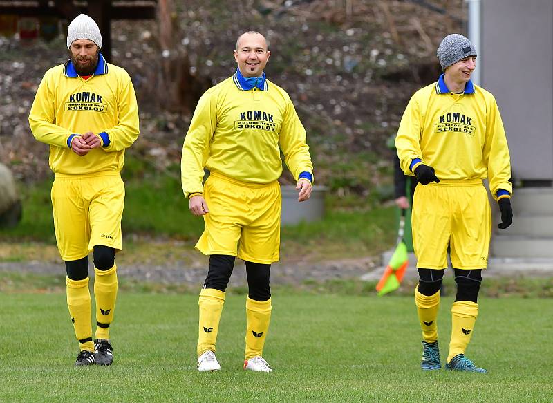 Fotbalisté Dalovic slavili vysokou výhru 6:0 nad Jáchymovem (modrém).