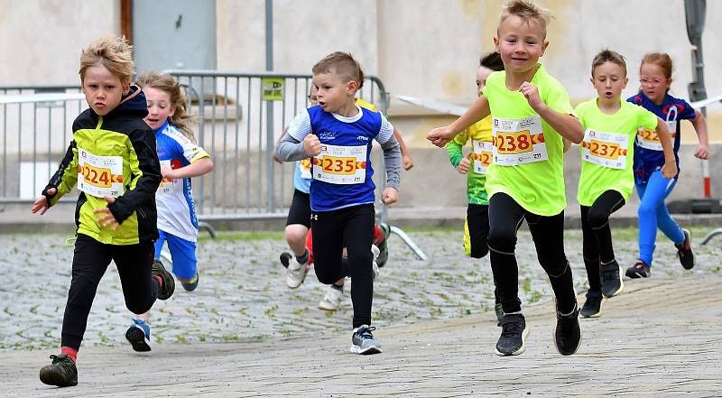 Triatlonové naděje vzaly útokem Ostrov.