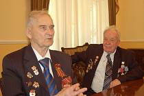Před 67 lety se Michail Ivanovič Zacharov a Nikolaj Nifirovič Berezickij účastnili závěrečného vyčistění Karlových Varů od německých okupantů.