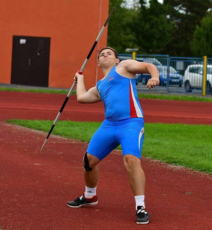 Karlovarské kontrolní závody uspořádal v týdnu na městském atletickém stadionu v lázeňském městě Triatlet Karlovy Vary.