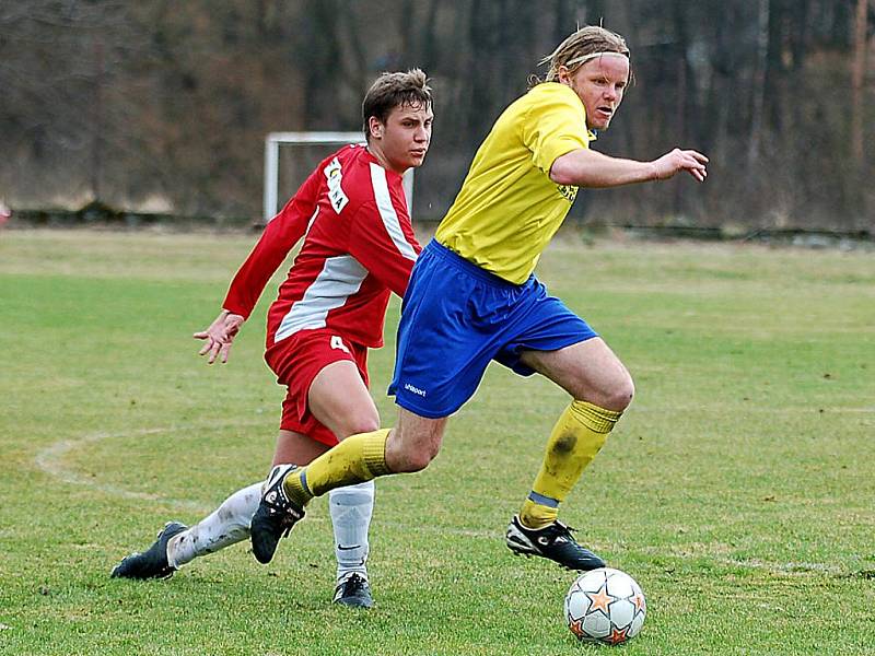 Do jarní části krajské I. B třídy vstoupili pravou nohou i hráči dalovického A týmu, když v domácím prostředí pokořili v rámci karlovarského derby nejdecké 'áčko'.