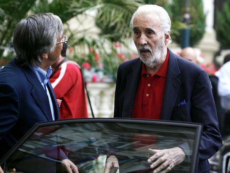 Herec Christopher Lee přicestoval 9. července do Karlových Varů na 43. ročník mezinárodní filmové přehlídky.