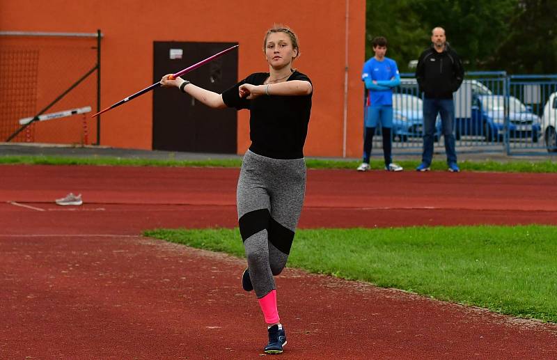 Karlovarské kontrolní závody uspořádal v týdnu na městském atletickém stadionu v lázeňském městě Triatlet Karlovy Vary.