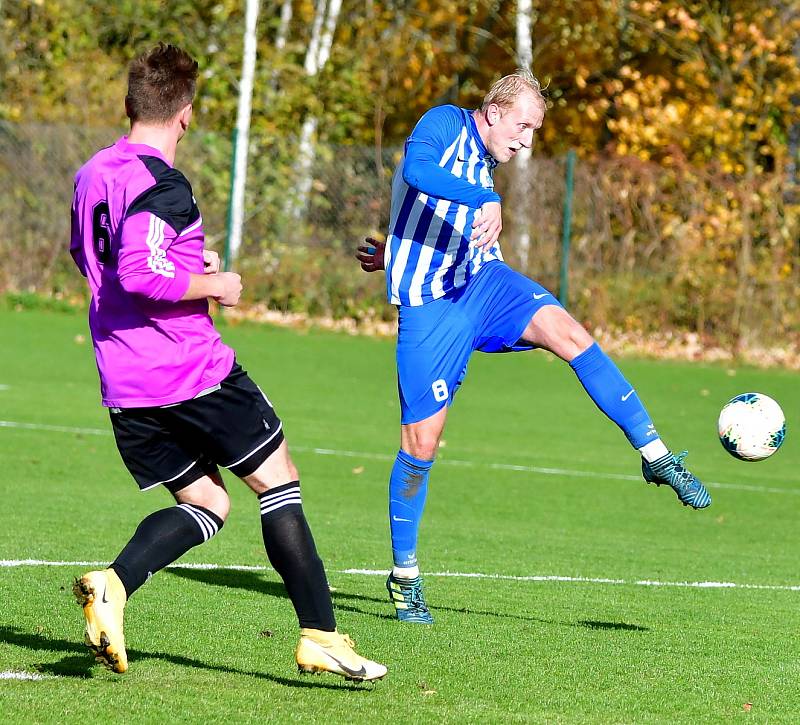 Fotbalový podzim FK Ostrov pohledem fotoaparátu.