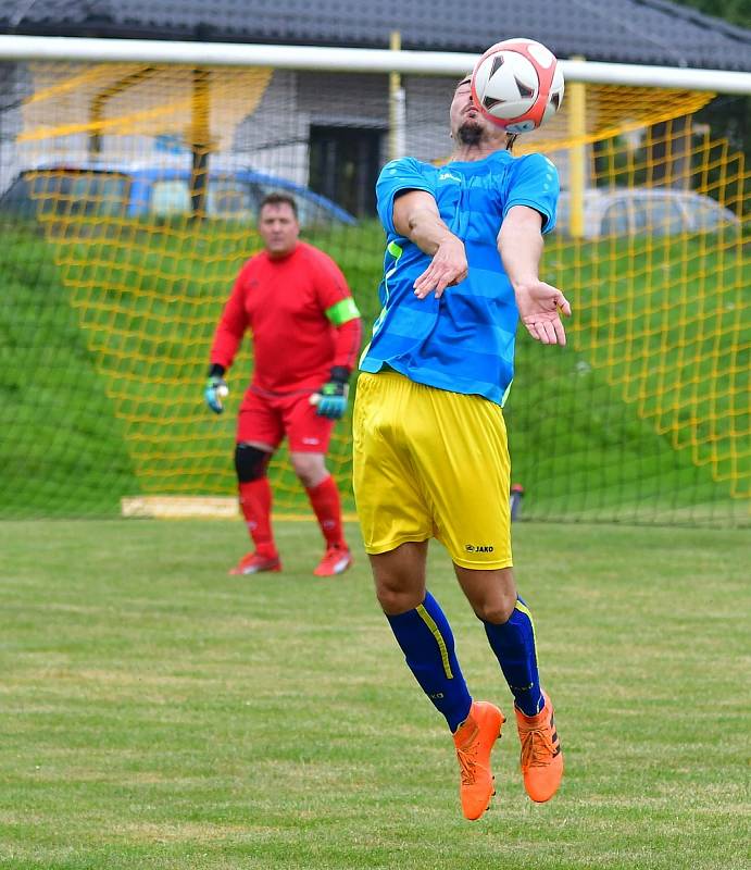 Dalovice i v oslabení vyhrály, když porazily Božičany 2:1.