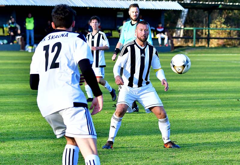 Fotbalisté Karlovy Vary-Dvory dosáhli v podzimní části již na sedmou výhru, když v dohrávce 6. kola I. A třídy porazili Skalnou 4:3.