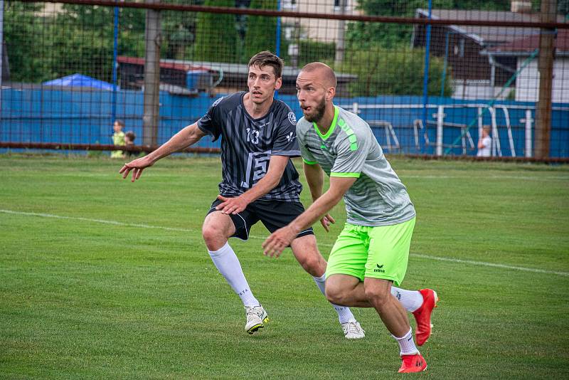 Hokejisté HC Energie na úvod své tour podlehli 3:5 Výběru Karlovarska.